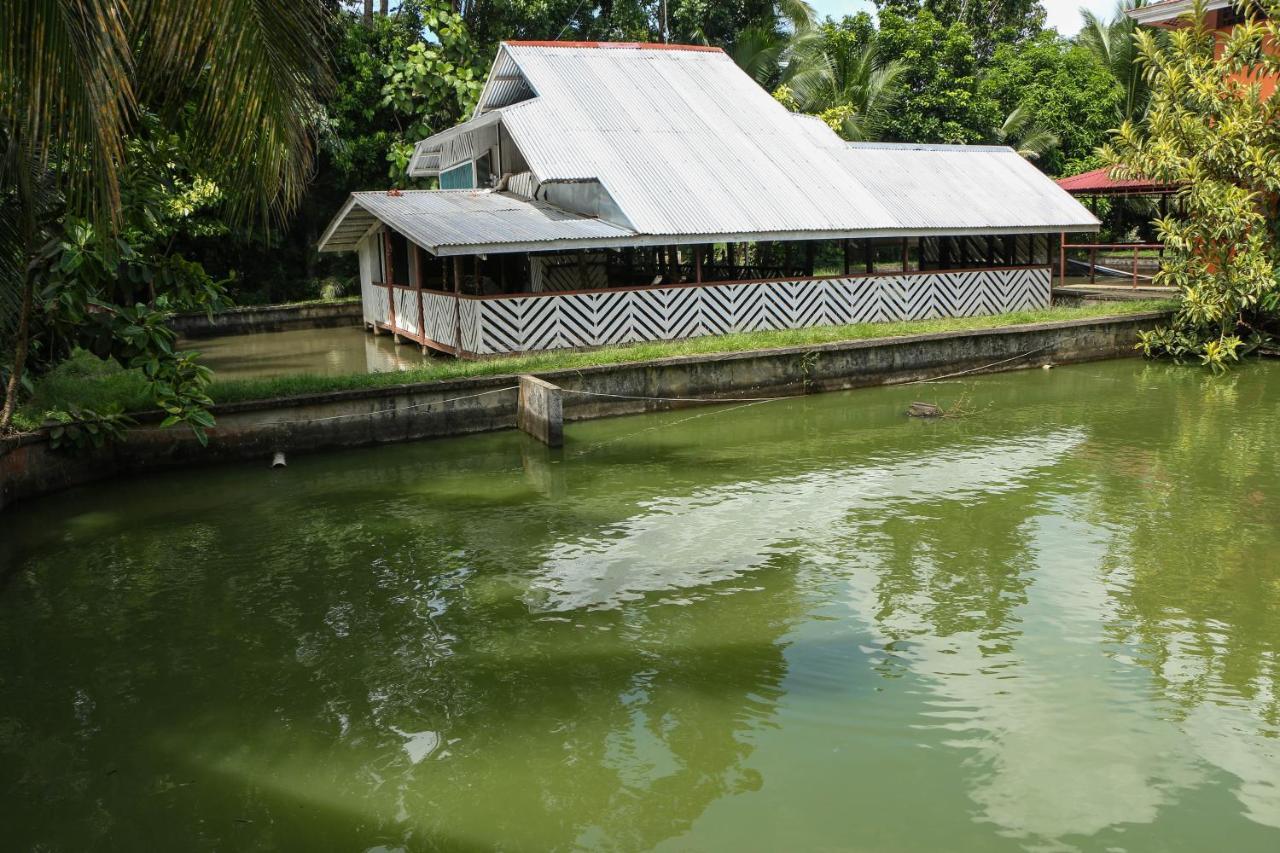 Jconfarm Hotel Calamba  Exterior photo